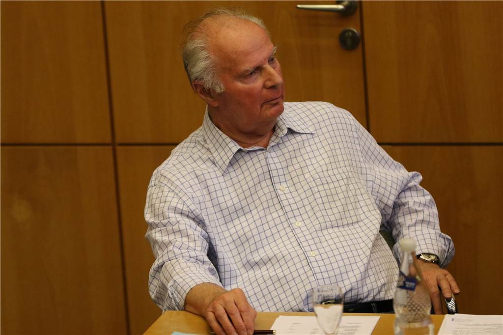 Der TB Rauxel öffnet Türen für Wirbelsäulengymnastik Erwin Batke kümmert sich beim TB Rauxel um die Wirbelsäulengymnastik-Kurse.