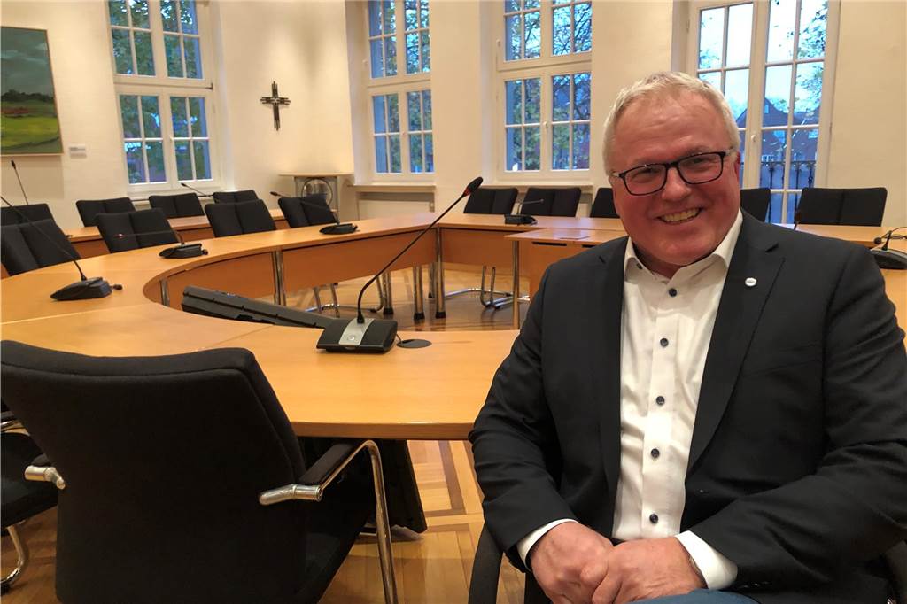 Wechsel an der UWG-Fraktionsspitze: Mike Eilhardt neuer Vorsitzender Erwin Plate im Ratssaal der Stadt Stadtlohn