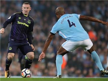 Erzielte gegen Manchester City sein 200. Tor in der englischen Premier League: Evertons Wayne Rooney (l). Foto: Nick Potts