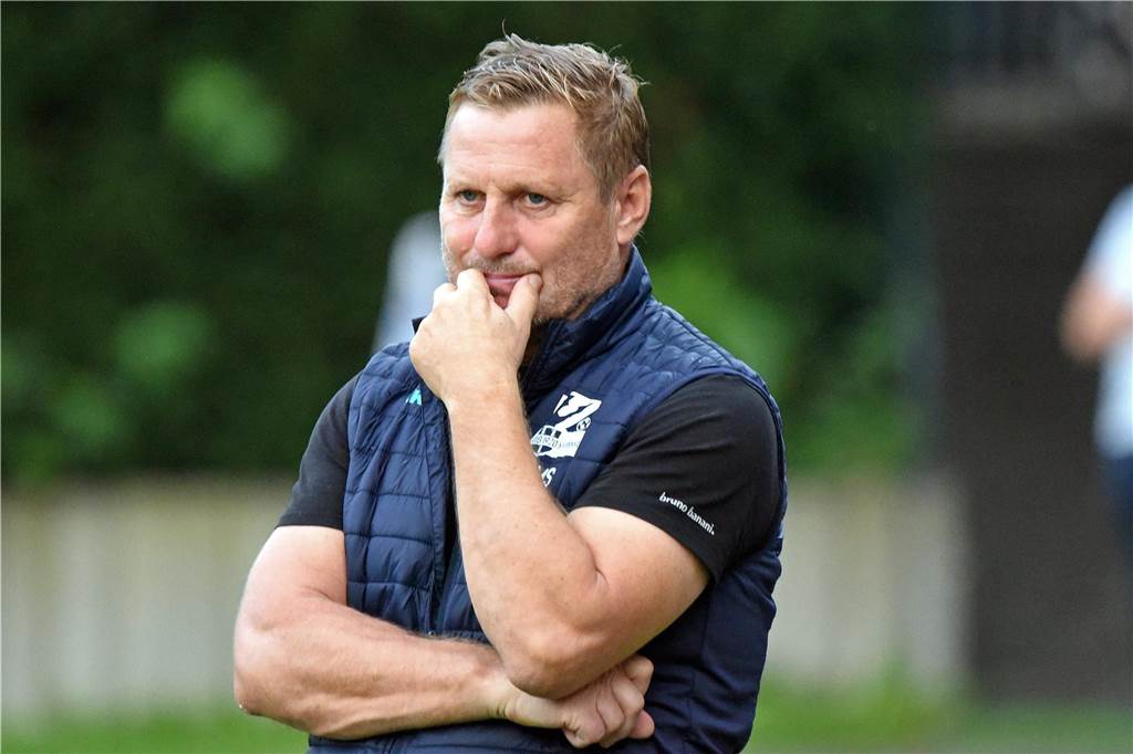 Wilde Szenen in der Bezirksliga 9: Nach Abpfiff wird es bei Kirchhellen gegen Hassel unschön „Es fielen Schläge und Tritte“, so VfB-Coach Martin Stroetzel über Kirchhellens Spiel gegen den SC Hassel.