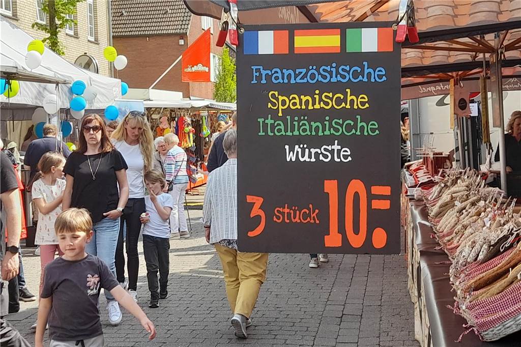 Es gab auch einen Stand, wo es verschiedene Würste zu kaufen gab.