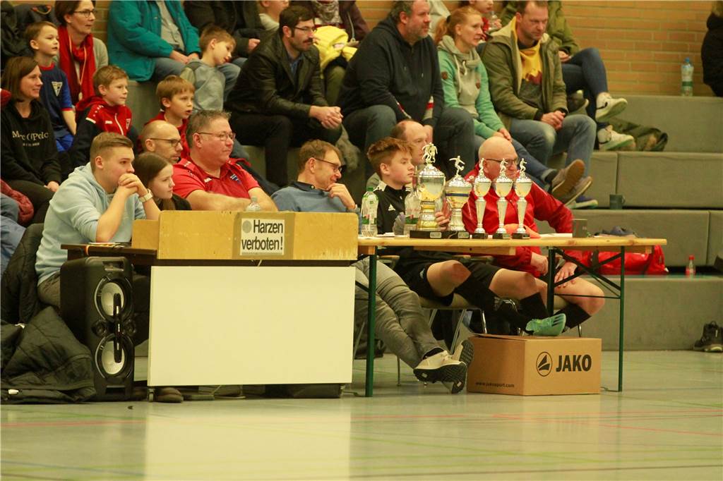 Es gab viele glückliche Gesichter am ersten Tag der Hallenstadtmeisterschaften der Jugend in Werne. Der Gastgeber Werner SC dominierte die Turniere, Spaß hatten aber trotzdem alle Beteiligten.