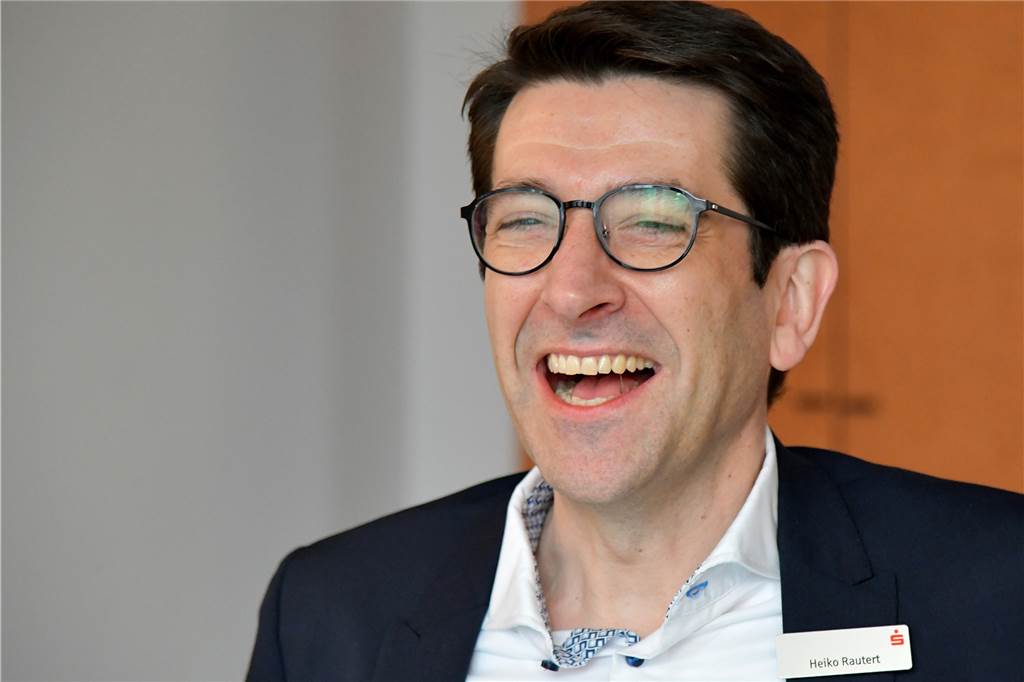 Sparkasse an der Lippe: Neuer Chef hat mehr als Zahlen auf dem Schirm Es geht doch nichts über einen guten Witz: Heiko Rautert lacht gerne.
