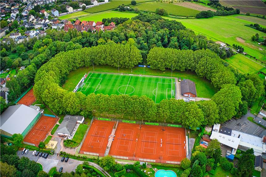 Nach Unwetter: Einige Castrop-Rauxeler Sportplätze sind schon wieder freigegeben Es gibt bereits ein Datum, zu dem die Erin-Kampfbahn nach den Verwüstungen durch eine Windhose vom Mittwoch (14. Juli) wieder bespielbar sein soll.