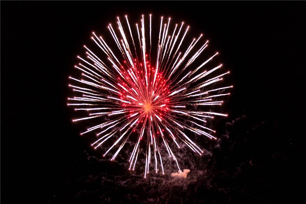 Einstimmen auf Weihnachten: Rudelsingen auf dem Sportcampus Feuerwerk