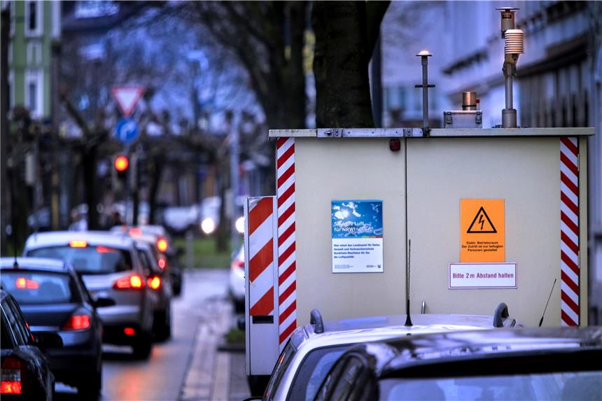 Beim Thema Diesel herrscht dicke Luft Es gibt in Dortmund einige "Hotspots", an denen die Stickstoffdioxid-Werte sehr hoch sind. Einer davon befindet sich an der Messstation an der Brackeler Straße.