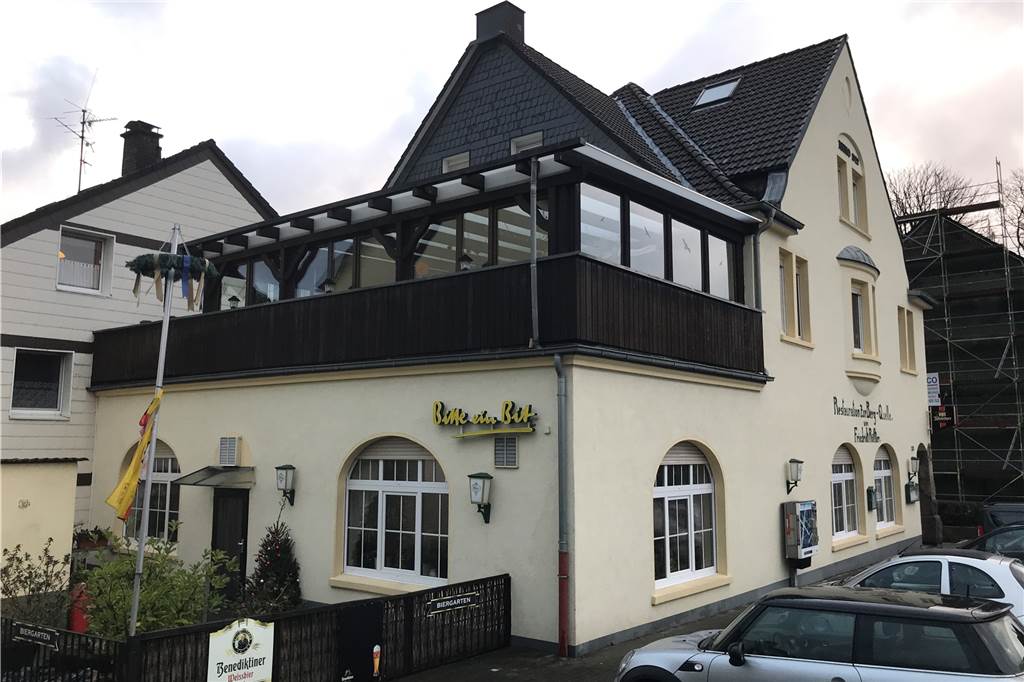 Es gibt keinen einzigen Laden in Dingen, nur die Gaststätte Haus Rüther in Dingen, auch „Zur Berg-Quelle“ genannt.
