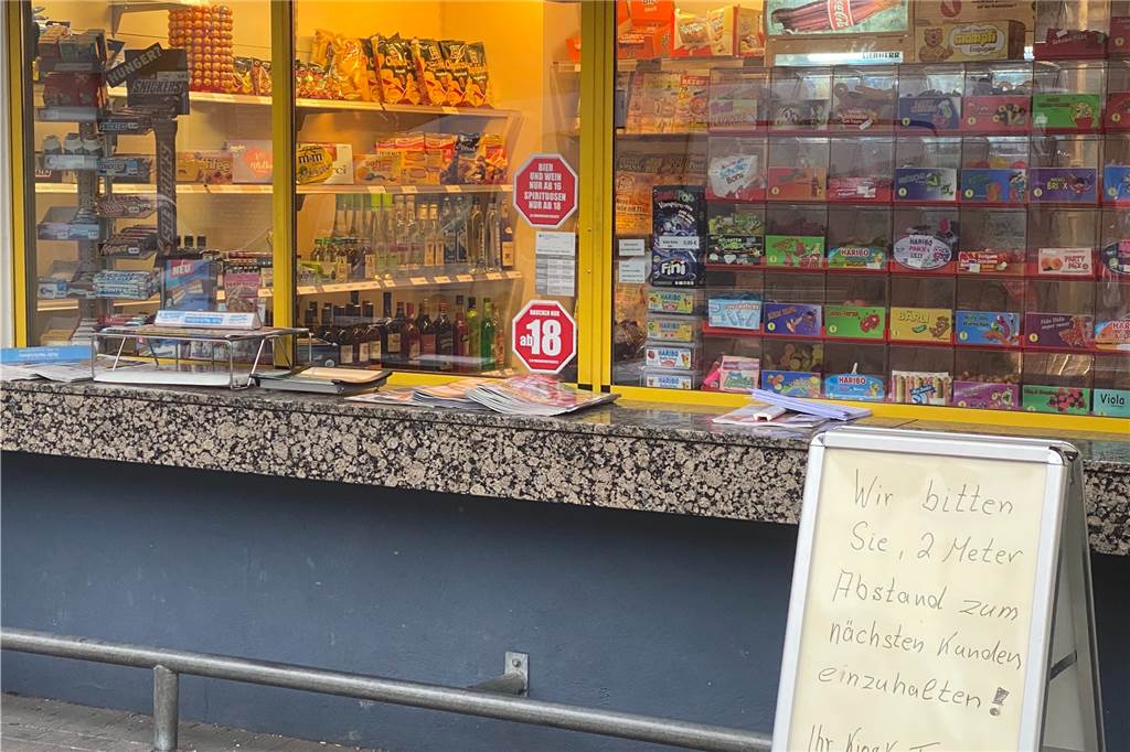 Unsicherheit durch Coronavirus: Müssen Kiosk-Betreiber in Castrop-Rauxel schließen? Es gibt nicht nur Süßigkeiten und Alkohol, sondern auch andere Getränke, Gebäck, Zeitungen, Pakete: Muss der Kiosk schließen oder darf er geöffnet bleiben? Das Ordnungsamt sagt: Schließen! Die Verordnung aber bisher nicht.