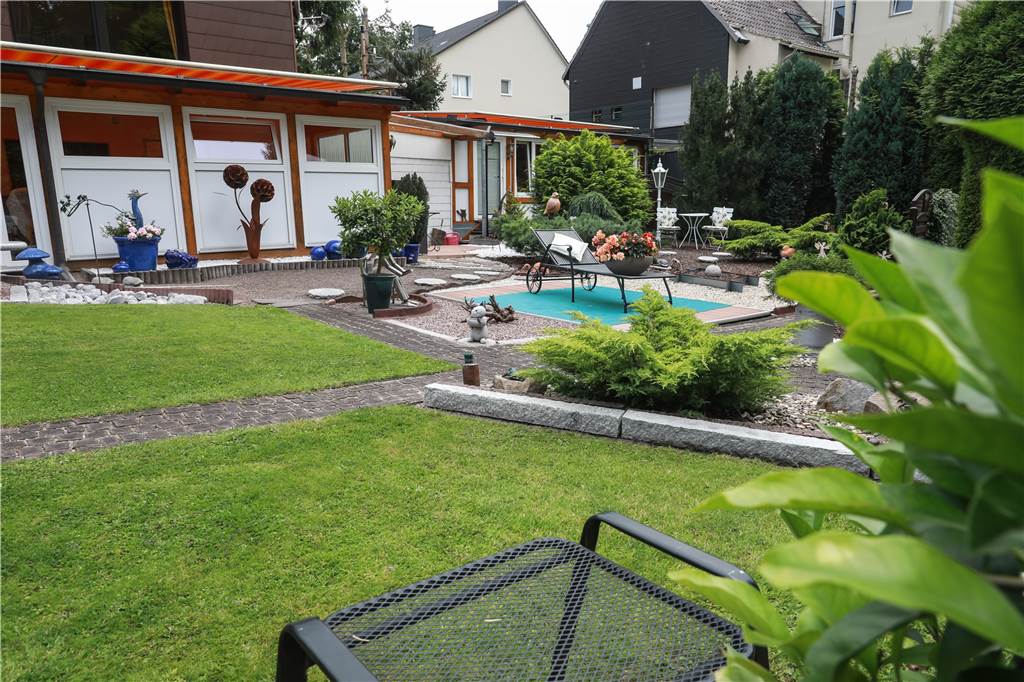 Es gibt viel im Garten zu entdecken.
