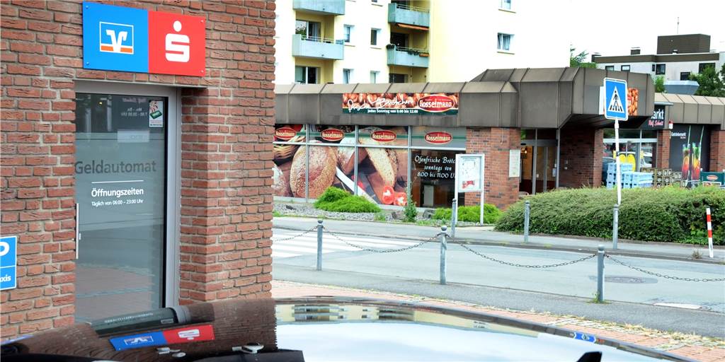 Nach Sprengattacke: Der neue Geldautomat in Holzen ist ein Gemeinschaftsprojekt Es gibt wieder einen Geldautomaten in Dortmund-Holzen - nur ein paar hundert Meter entfernt vom früheren Standort.