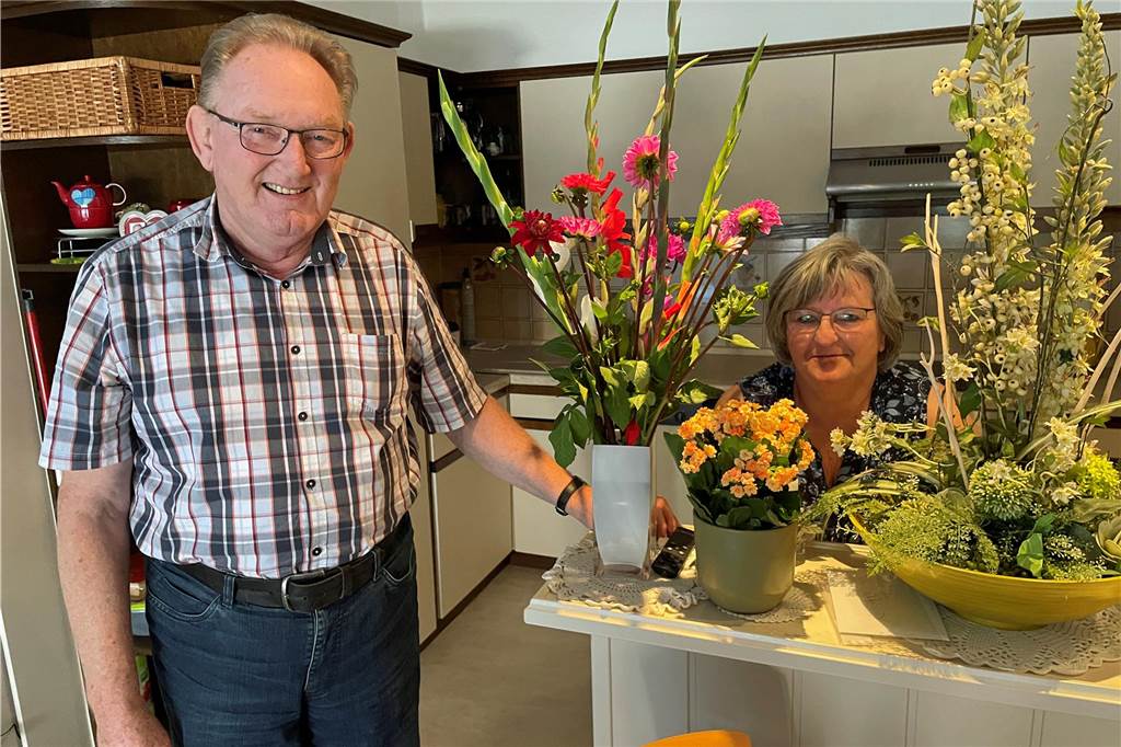 Es grünt so grün - das Ehepaar Günter und Margret König kann in seiner Wohnung nicht leugnen, dass es jahrzehnte mit Blumen zu tun hatte.