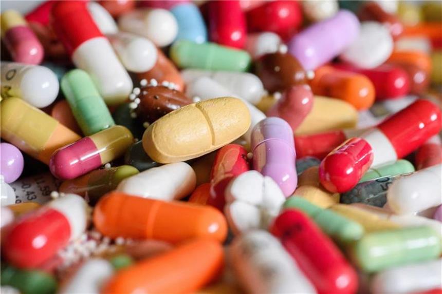 Wie Patienten sich Namen von Medikamenten leichter merken Es ist hilfreich sich den Namen wichtiger Medikamente einzuprägen, um in der Apotheke schnell das richtige Arzneimittel zu bekommen. Foto: Hans-Jürgen Wiedl/dpa-Zentralbild/dpa