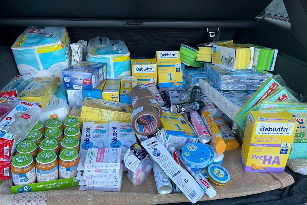 Spenden-Boom in Ascheberg: „Es ist irre und unglaublich“ Es ist kaum zu glauben, wie groß die Hilfsbereitschaft ist. Privatautos werden bis zum Rand vollgepackt mit Hilfsgütern aller Art.