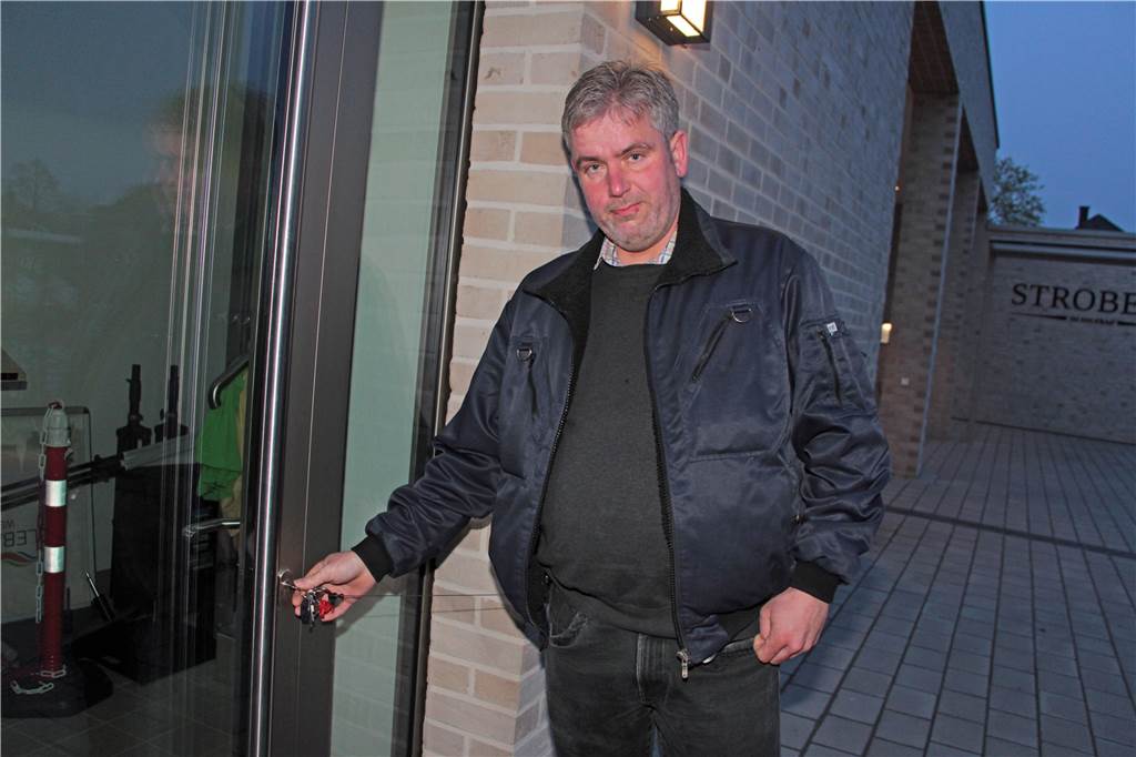 Das Solebad Werne ist in Betrieb - aus der Kälte in die 33 Grad warme Sole Es ist noch dunkel, als Techniker Marco Dellwig (41) um 6.28 Uhr seinen Dienst antritt.