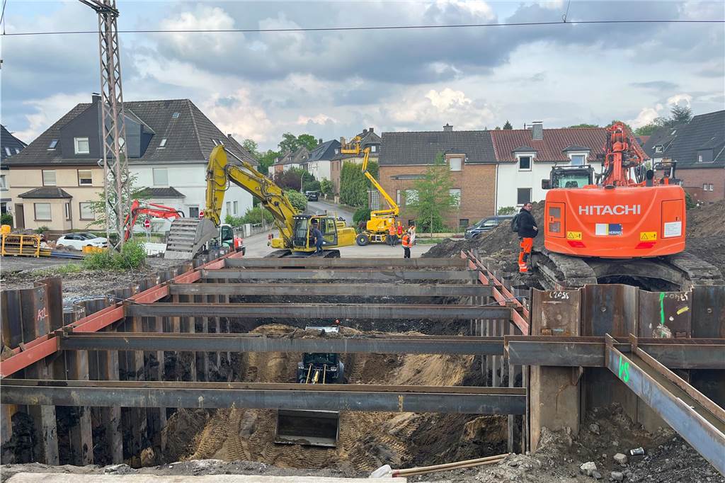 Nach Streckensperrung: RB50 fährt ab 13. Mai wieder ohne Einschränkungen Es ist schon gut erkennbar, wo in einigen Monaten der dritte Eingang am Lüner Hauptbahnhof entsteht.