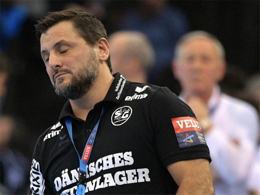 Flensburg patzt erneut im Meisterschaftsrennen "Es ist vorbei." - SG-Trainer Ljubomir Vranjes hat die deitsche Meisterschaft abgeschrieben. Foto: Axel Heimken