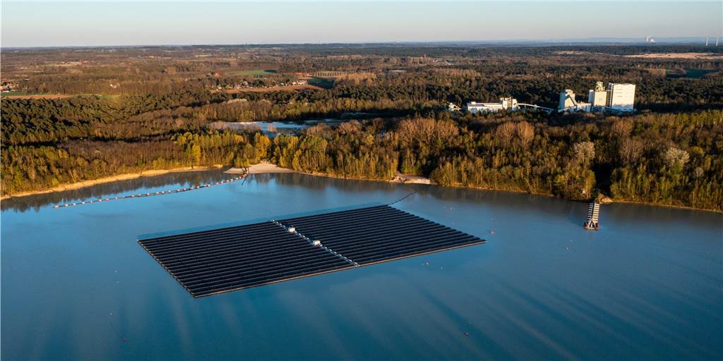 Schwimmende Solaranlage: Grüner Strom reicht nicht für die Quarzwerke Es läuft alles planmäßig mit der PV-Anlage auf dem Silbersee III.