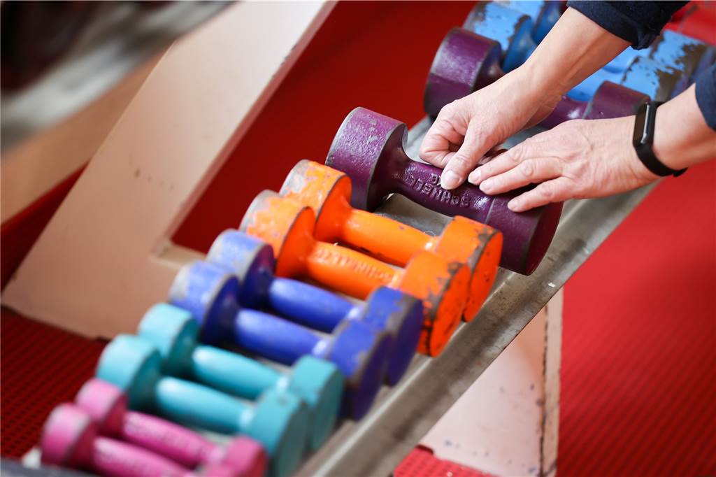 Schweinehund abschütteln und fit ins neue Jahr starten? So geht’s! Es muss nicht immer das Fitnessstudio sein. Jeder hat andere Vorlieben, was Bewegung und Sport angeht – oder muss diese erst noch entdecken.