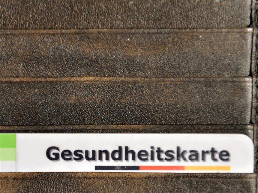Warum die Krankenkassen-Beiträge stabil bleiben Es schien fast so normal wie Weihnachten und Neujahr, dass die Krankenkassenbeiträge steigen. 2017 soll das anders sein. Foto: Nicolas Armer