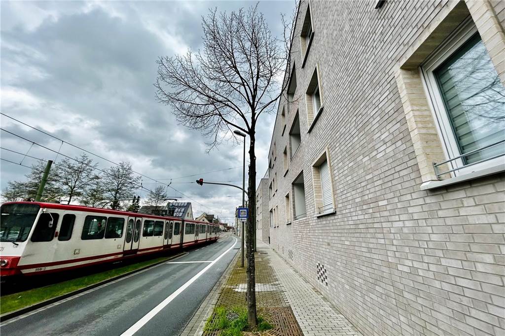 Grüne contra Stadt Dortmund in Sachen Bäume an der Marsbruchstraße Es sieht dürftig aus mit der Begrünung an der Marsbruchstraße.