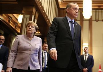 Es sieht in der deutsch-türkischen Beziehung weiterhin nicht nach Entspannung aus. Hier im Bild: Bundeskanzlerin Angela Merkel (CDU) und der türkische Präsident Recep Tayyip Erdogan.