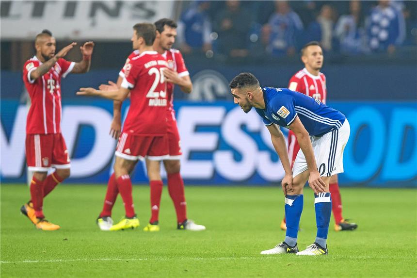 Es sieht nicht gut aus für Schalkes Nabil Bentaleb, der zuletzt nur auf der Tribüne saß.