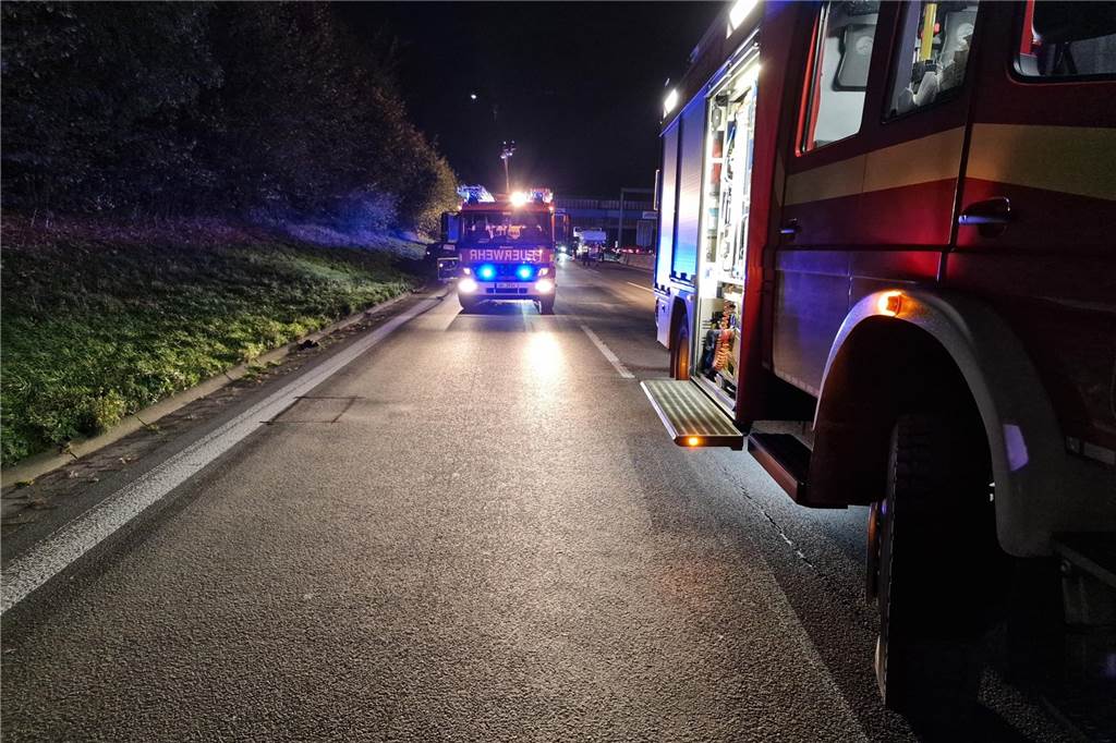 A44 bei Unna voll gesperrt nach Unfall Es staute sich nach dem Unfall auf der A44 nicht nur auf der A44 und auf der A1, sondern auch auf Ausweichstrecken.