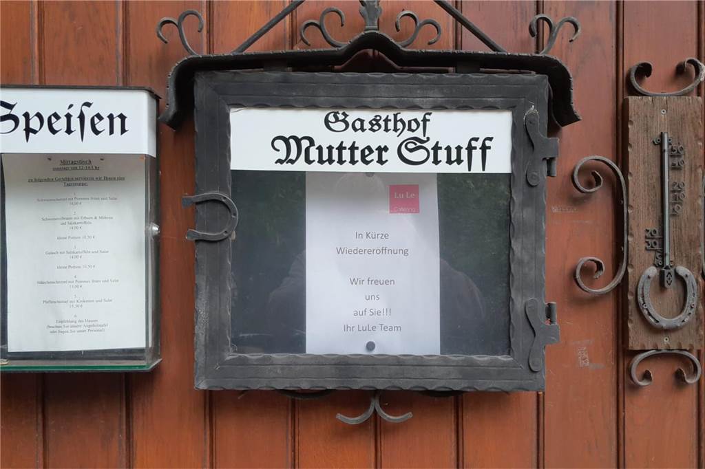 „Mutter Stuff“ öffnet wieder: Traditionslokal unter neuer Leitung Es tut sich was bei Mutter Stuff. Um zu erkennen, was es ist, müssen die Passanten an der Selmer Landstraße genau hinschauen.