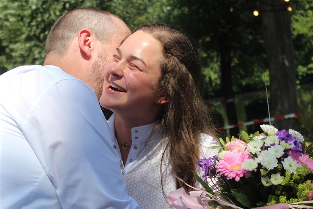 Es war eine Hitzeschlacht, die sich die Königsanwärter der Schermbecker Kiliangilde am 8. Juli lieferten. Schneller als gedacht fiel der Vogel von der Stange und Tim Besten konnte sich als neuer Schützenkönig feiern lassen.
