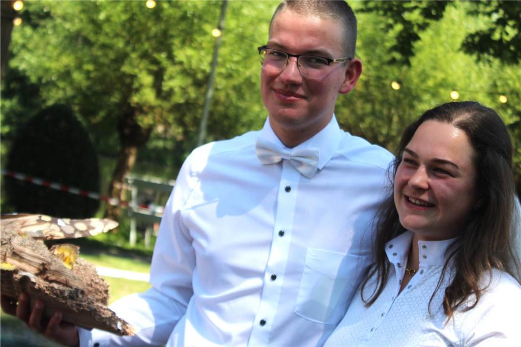 Es war eine Hitzeschlacht, die sich die Königsanwärter der Schermbecker Kiliangilde am 8. Juli lieferten. Schneller als gedacht fiel der Vogel von der Stange und Tim Besten konnte sich als neuer Schützenkönig feiern lassen.