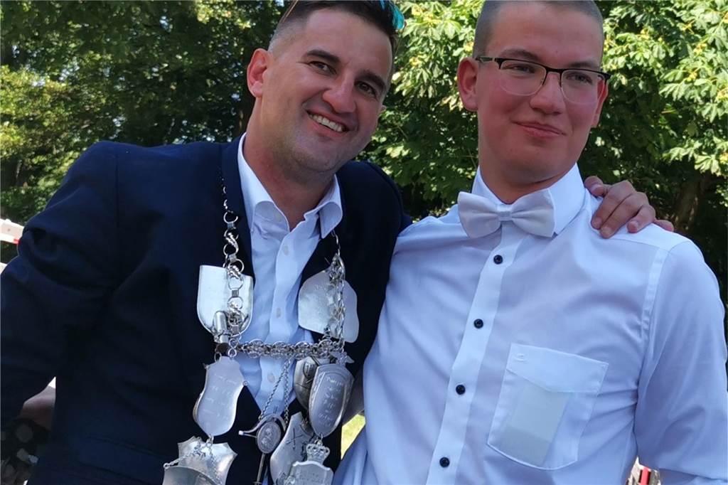 Es war eine Hitzeschlacht, die sich die Königsanwärter der Schermbecker Kiliangilde am 8. Juli lieferten. Schneller als gedacht fiel der Vogel von der Stange und Tim Besten konnte sich als neuer Schützenkönig feiern lassen.