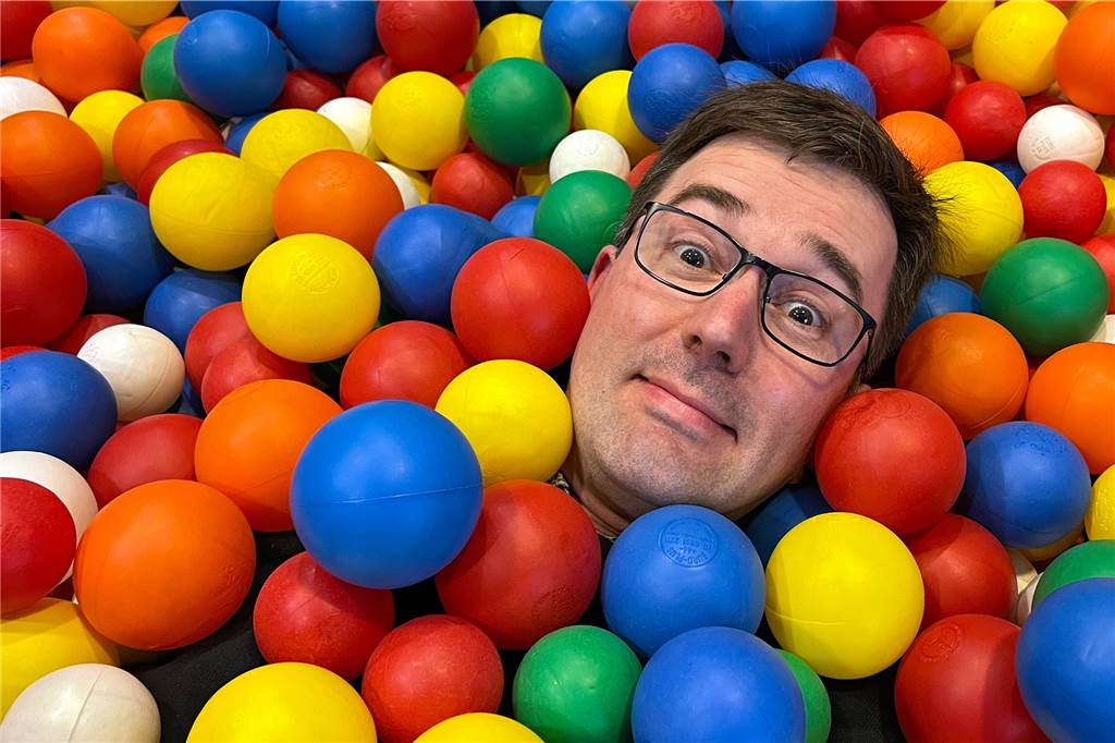 Es war einmal, vor langer Zeit, in einem weit, weit entfernten Bällebad... Manchmal kann eine Flucht aus dem Alltag in die Fantasiewelt ganz nett sein, meint Familienvater und Star-Wars-Fan Thomas Raulf.