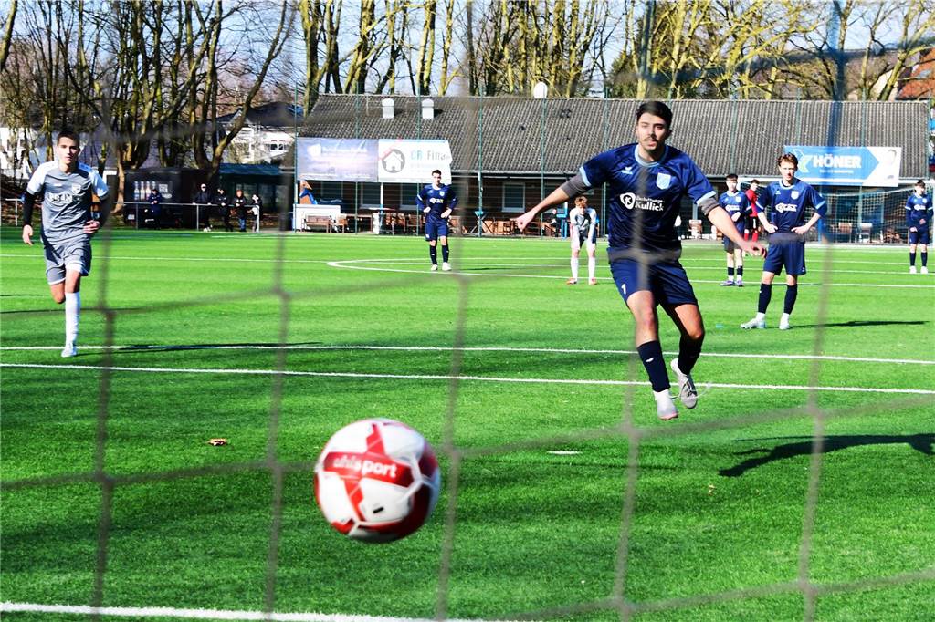 Es war über weite Strecken ein Spiel Augenhöhe in Runde zwei des Westfalenpokals der A-Juniorenfußballer. Trotzdem wurde Bezirksligist Wacker Obercastrop vor gut 120 Fans in der Erin-Kampfbahn von Landesligist SV Brilon mit 4:1 (1:1) aus dem Wettbewerb gekegelt.