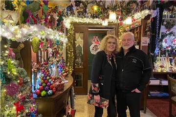 Es weihnachtet sehr in der Füchtelner Mühle in Olfen. Annemarie Berding-Möritz und ihr Mann Wolfgang Möritz haben ihre Gaststätte wieder üppig geschmückt.