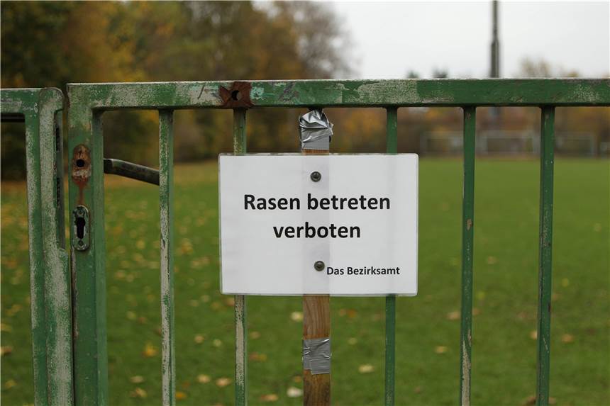 Nächster Fußballverband unterbricht die Spielzeit: „Pandemische Lage hat uns überrollt“ Es wird erstmal kein Fußball mehr gespielt in einem Landkreis in Sachsen.