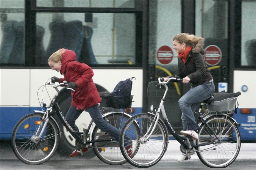 Orkanartige Böen: Dortmunder Kinder sollen am Donnerstag zu Hause bleiben Es wird stürmisch in Dortmund: Mit dem Fahrrad zur Schule zu fahren, ist zum Ende der Woche wohl keine gute Idee.