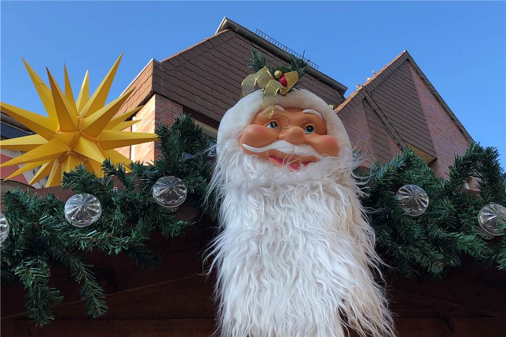 Weihnachtsmarkt: Händler Marcus Reckert hat Wurstpreise nicht erhöht Nikolaus und Stern in der Innenstadt
