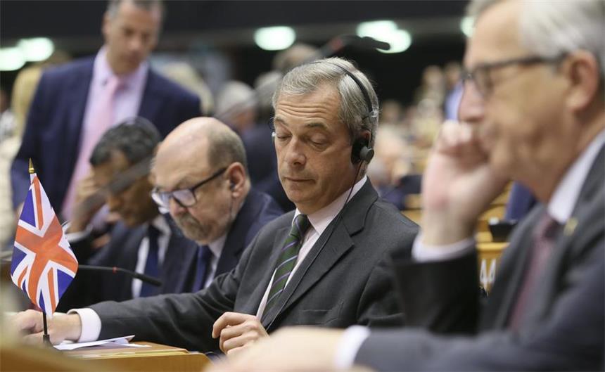 Brexit: Der Ton im EU-Parlament wird rauer Es wird wohl der letzte gemeinsame Tag von Nigel Farage und Jean-Claude Juncker im EU-Parlament gewesen sein.