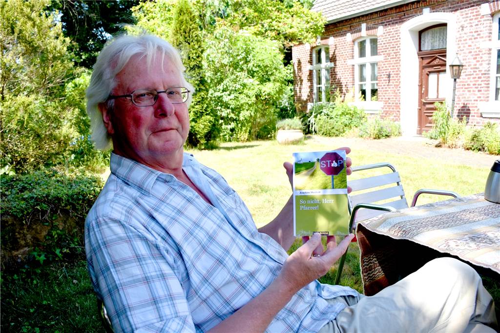 Joachim Musholt legt sich mit dem Pfarrer an und macht ein Buch daraus Es wird wohl sein letztes Buch bleiben, glaubt der Autor. Die Augen des 65-Jährigen spielen nicht mehr mit. Dieses Buch habe ihn schon eine enorme Anstrengung gekostet. „Noch eines schaffe ich glaube ich nicht", sagt er.