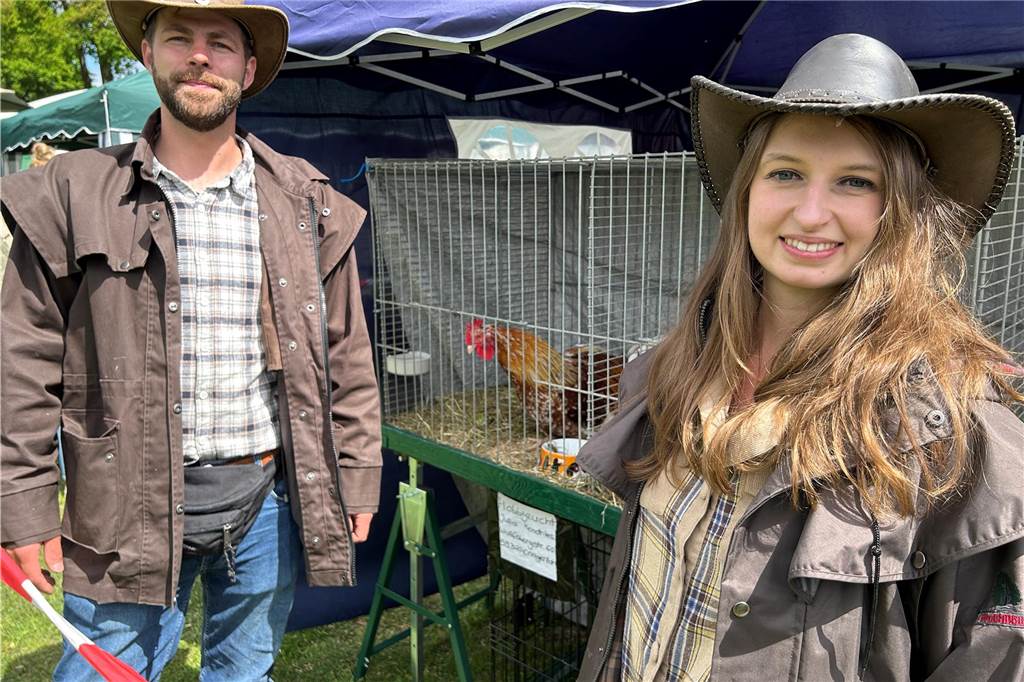 Esel, Pferde, Hühner oder doch ein Alpaka? All diese Tiere gab es hautnah beim Lembecker Tiermarkt. Bei milden Temperaturen zog es zahlreiche Besucherinnen und Besucher auf die Tierwiese.