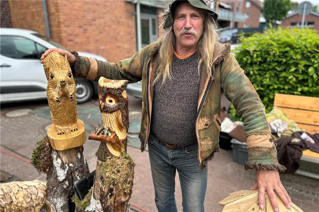 Esel, Pferde, Hühner oder doch ein Alpaka? All diese Tiere gab es hautnah beim Lembecker Tiermarkt. Bei milden Temperaturen zog es zahlreiche Besucherinnen und Besucher auf die Tierwiese.