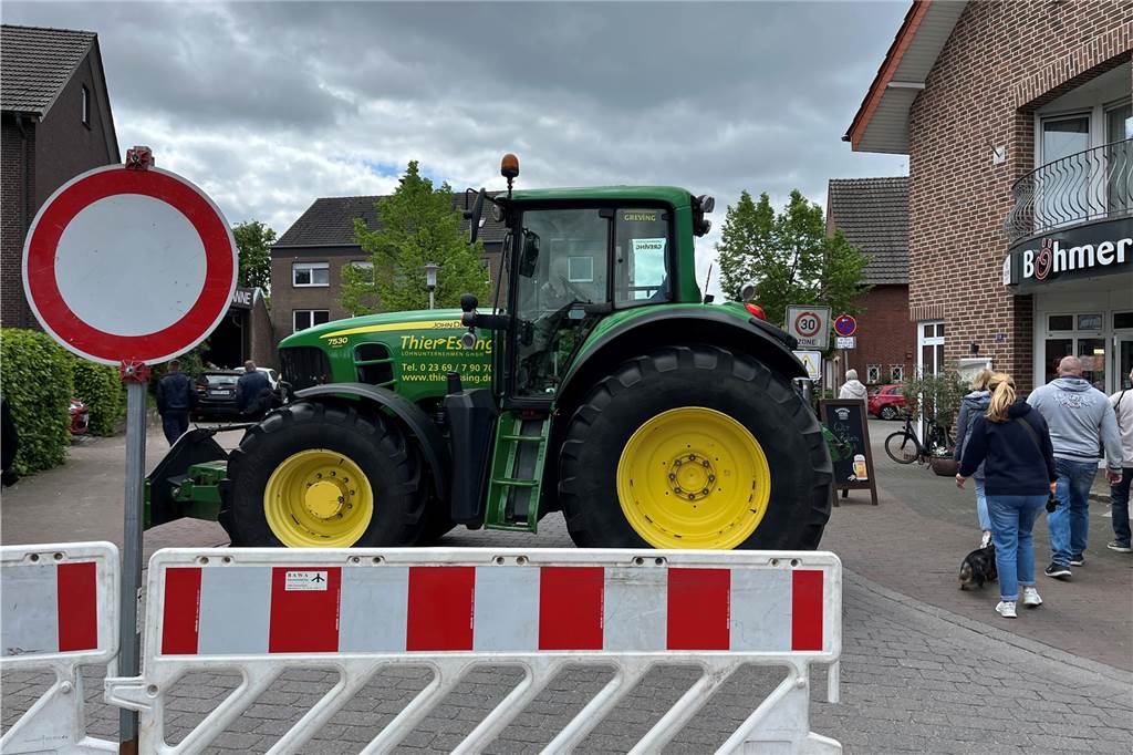 Esel, Pferde, Hühner oder doch ein Alpaka? All diese Tiere gab es hautnah beim Lembecker Tiermarkt. Bei milden Temperaturen zog es zahlreiche Besucherinnen und Besucher auf die Tierwiese.