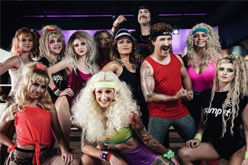 Castrop-Rauxeler Band möchte für Deutschland beim ESC singen Eskimo Callboy wollen Deutschland beim Eurovision Song Contest in Turin vertreten. Hier die Sänger Kevin Ratajczak (hintere Reihe) und Nico Sallach (mittlere Reihe) mit Darstellerinnen des neuen Musikvideos „Pump it".