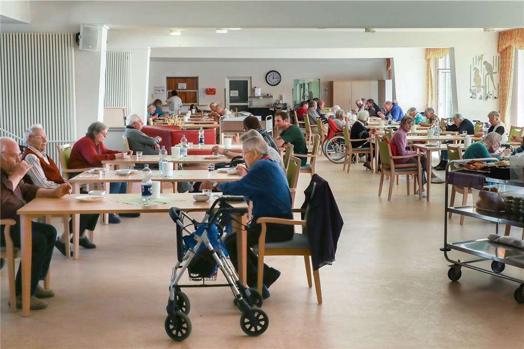 Altenheim-Betreiber bittet Angehörige, erst nach Muttertag zu kommen Essen mit Abstand: Blick in den Speisesaal des Minna-Sattler-Seniorenzentrums.