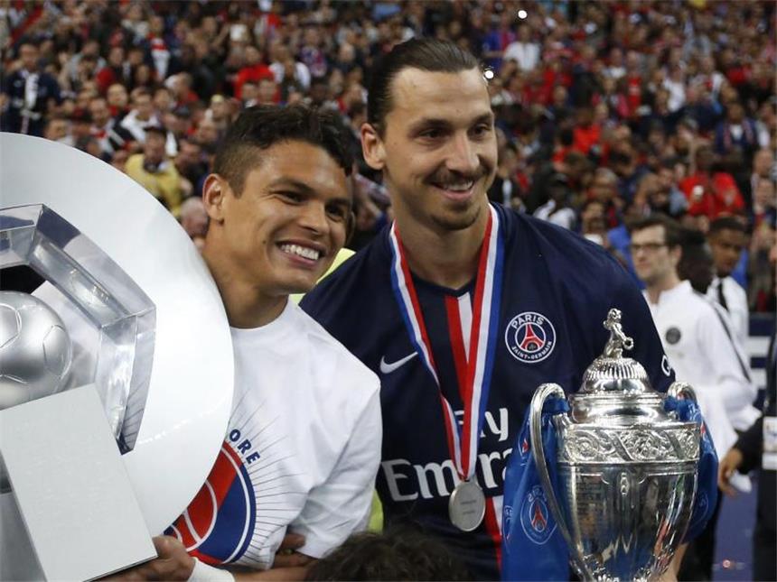 PSG-Kapitän zu Ibrahimovic: «Würde Vertrag verlängern» EThiago Silva (l) würde gern weiterhin mit Zlatan Ibrahimovic bei PSG auf Torejagd geheen. Foto: Ian Langsdon