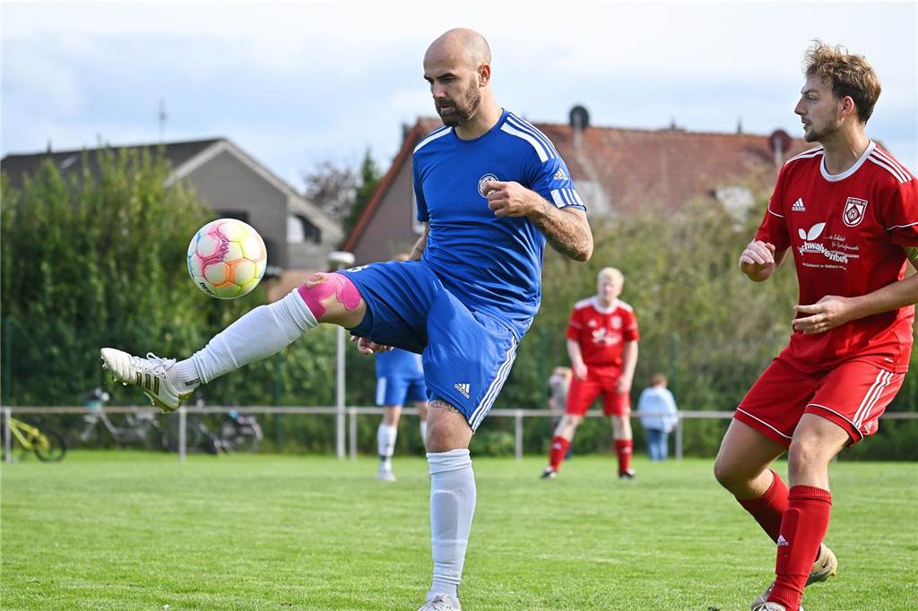 ETuS Haltern II: Seit Sommer 2024 ist Phillip Oligmüller (l.) zurück an der Conzeallee. Trainierte er früher die erste Mannschaft, coacht er nun die Reserve als Spielertrainer.