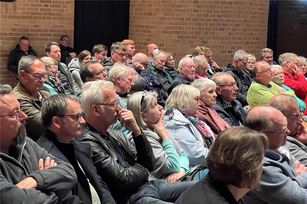Etwa 80 Selmerinnen und Selmer diskutierten über eine Ortsumgehung für Selm.