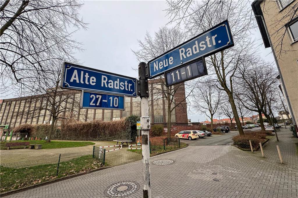 Geburt auf offener Straße - Sanitäter Philipp und Fabian halfen dabei Etwa an dieser Stelle hat die 28-Jährige ihr Kind zur Welt gebracht.