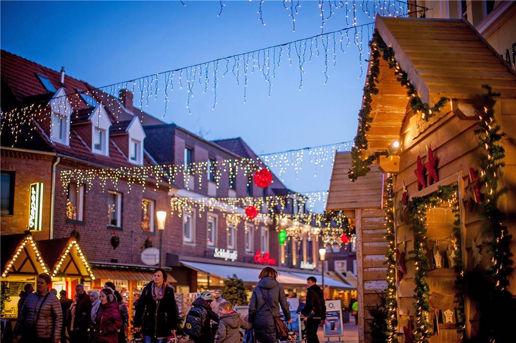 Budenzauber, Winterkino, Fackelumzug: Alle Infos zum Winterzauber Weihnachtsbeleuchtung in der Ahauser Innenstadt