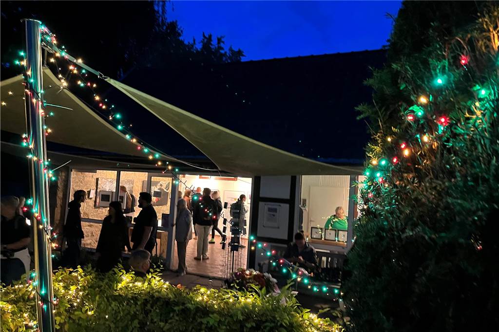 Etwas mehr Ruhe zwischen all dem Lichterfest-Trubel? Den gab es in der Galerie Torfhaus zu finden - ebenso wie Kunst an der Wand natürlich.